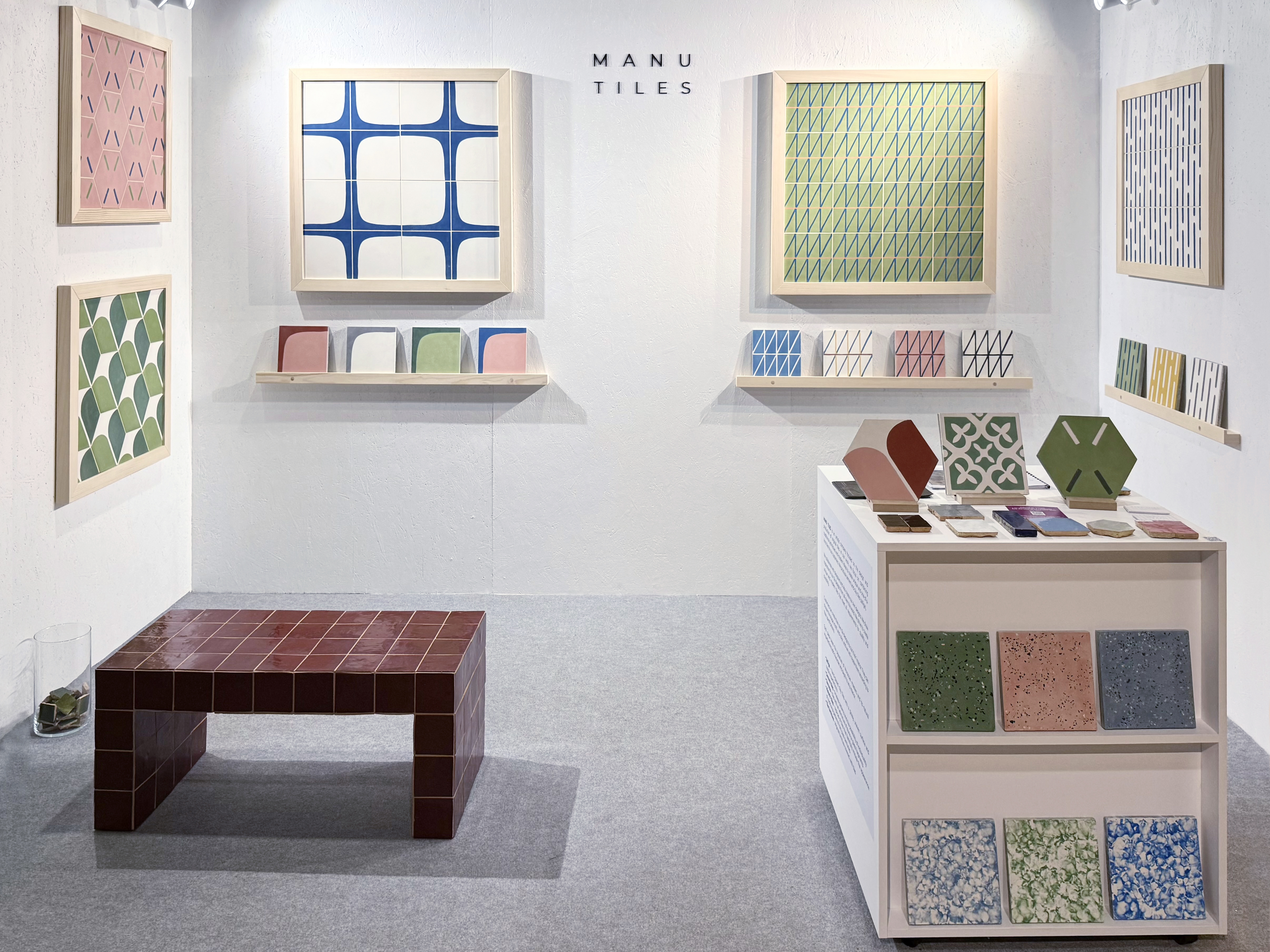Manu Tiles Stand image